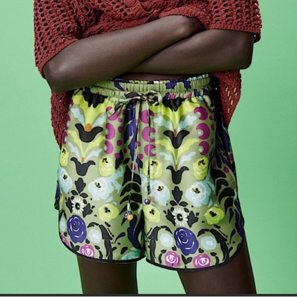 Zara satin floral shorts - Picture 2 of 9
